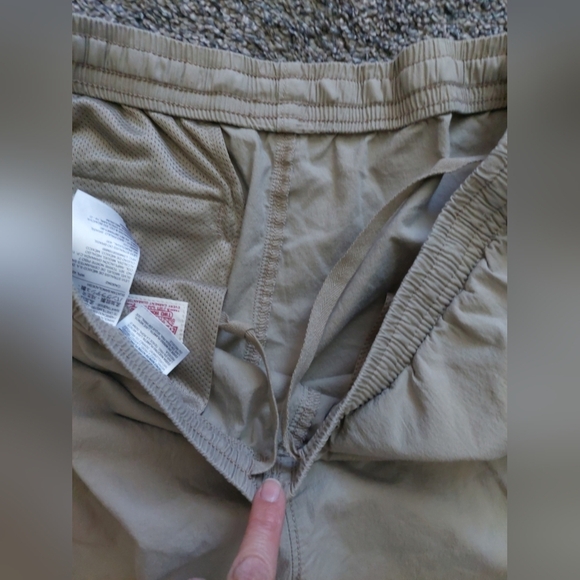 Levi's Mens Khaki Stretch Shorts XL Elastic Waistband Beach Resortwear - Picture 4 of 5